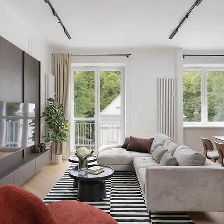 2-bedroom Bohemian Center *
