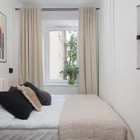 2-bedroom Bohemian Center *
