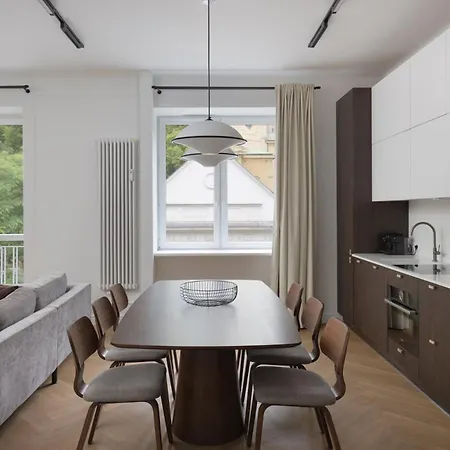 2-bedroom Bohemian Center * Varšava