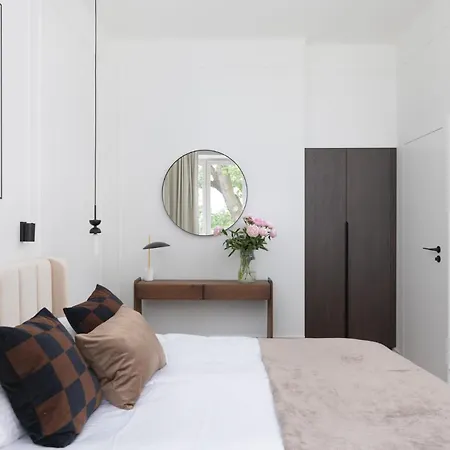 2-bedroom Bohemian Center * Varšava
